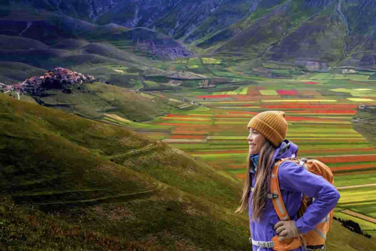 Questa replica unica si trova nel suggestivo borgo di Castelluccio di Norcia, dove il pendio di Poggio Croce ospita un bosco che