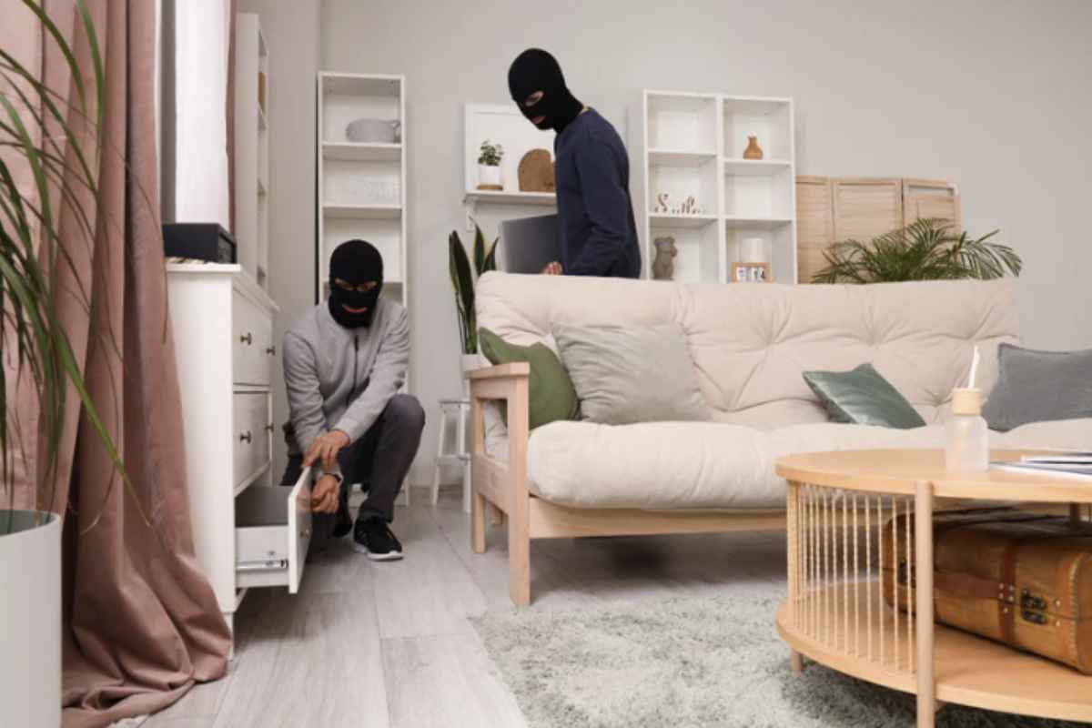 Secondo un’intervista esclusiva a un ex ladro professionista, la selezione degli obiettivi avviene attraverso l’osservazione delle abitudini delle persone