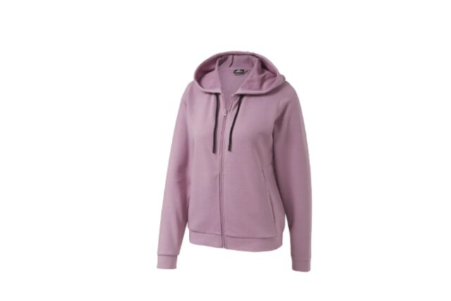 Lidl non si limita a offrire un prezzo competitivo, ma punta anche sulla sostenibilità ambientale. La felpa Crivit, come molti altri capi della linea