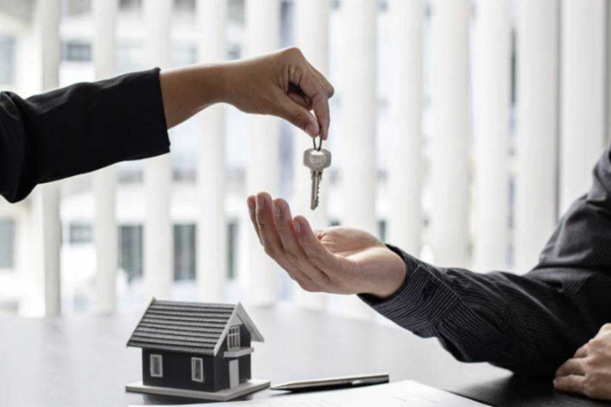 Tradizionalmente, l’acquisto di un immobile avviene tramite l’accesso a un mutuo, un prestito a medio-lungo termine concesso da un istituto di credito