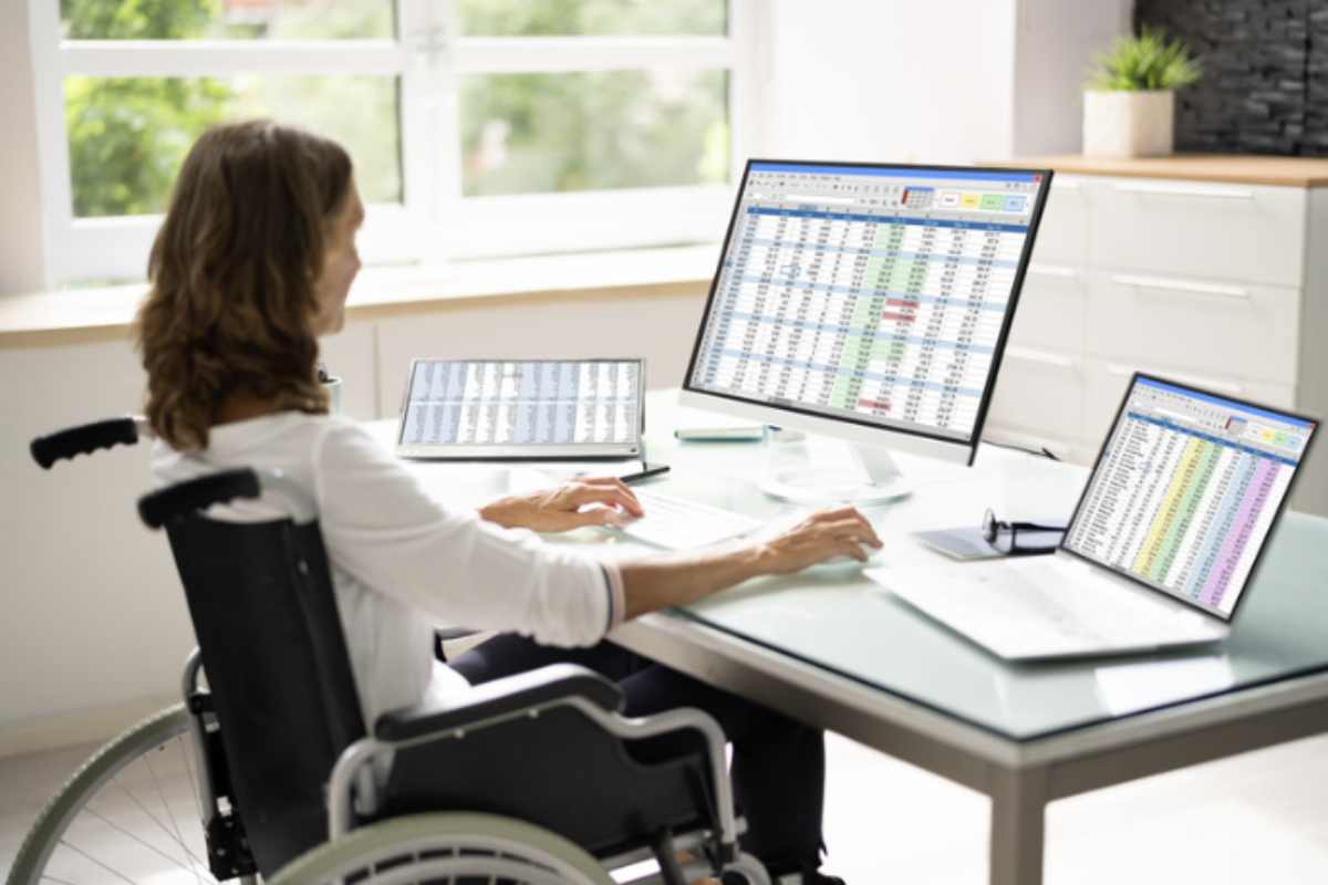 La nuova legge non sostituisce le garanzie previste dalla Legge 104/1992, che rimane il pilastro del sistema di assistenza e tutela per le persone