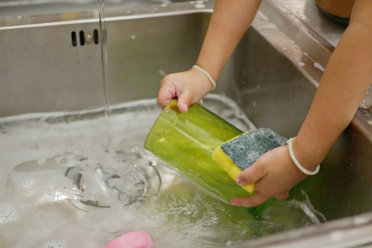 Pulizia contenitori di plastica