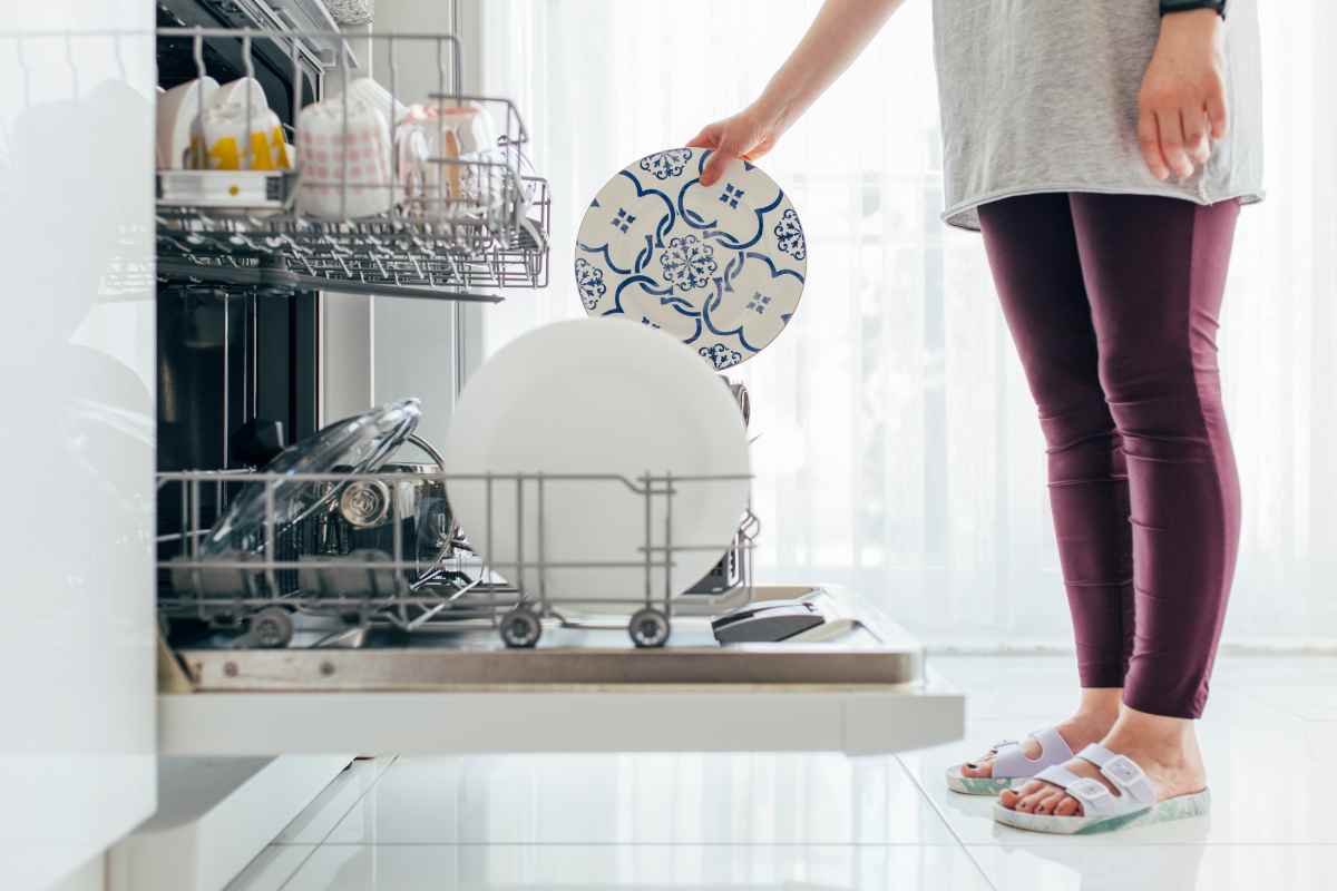 Stop all'odore di uovo nei piatti dopo la lavastoviglie