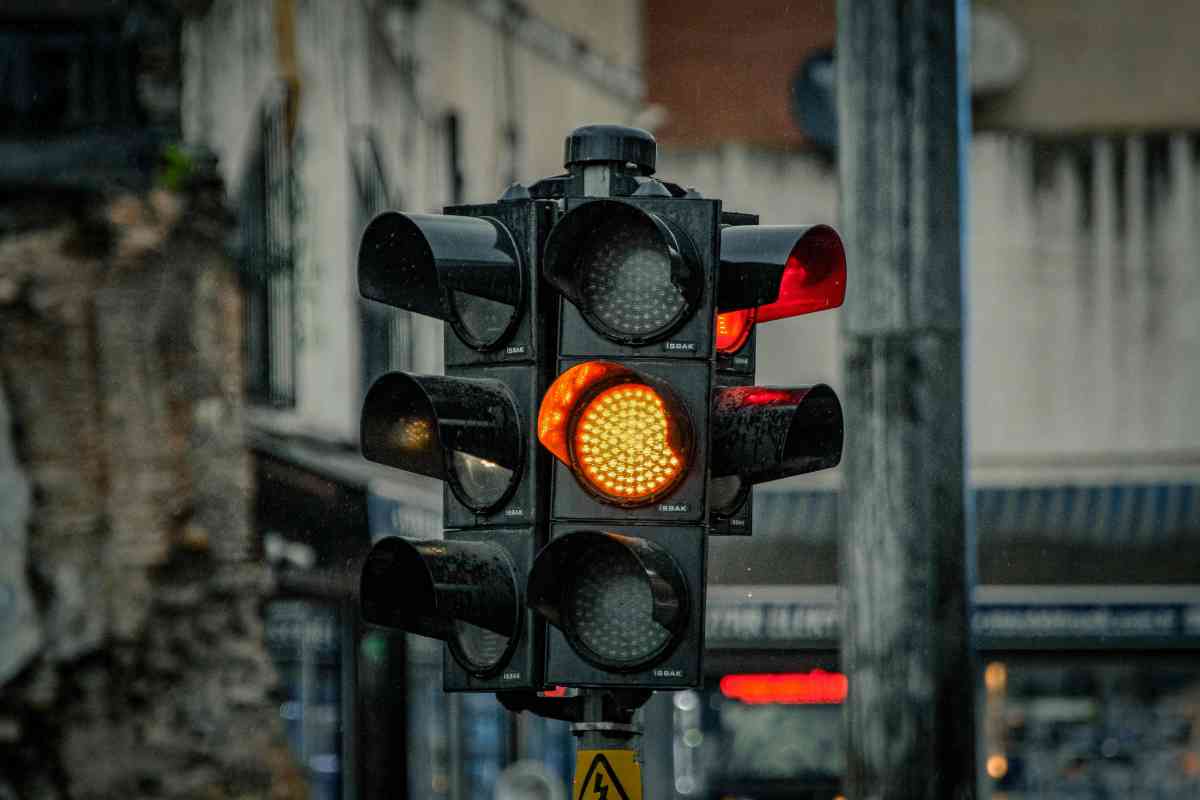 Semafori, arriva la croce rossa