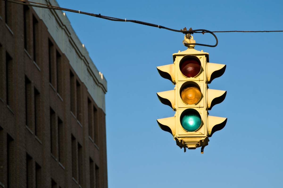 Semafori, arriva la croce rossa