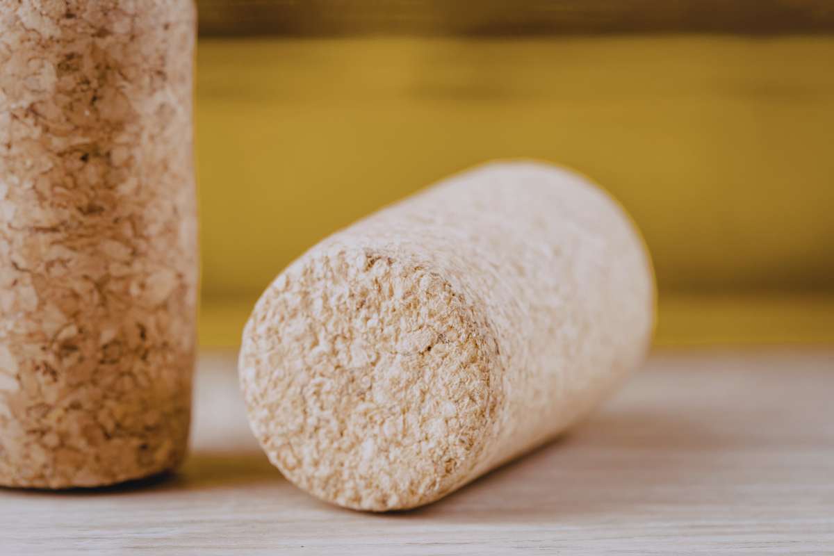 tappo sughero in frigo: trucco per tagliare bolletta