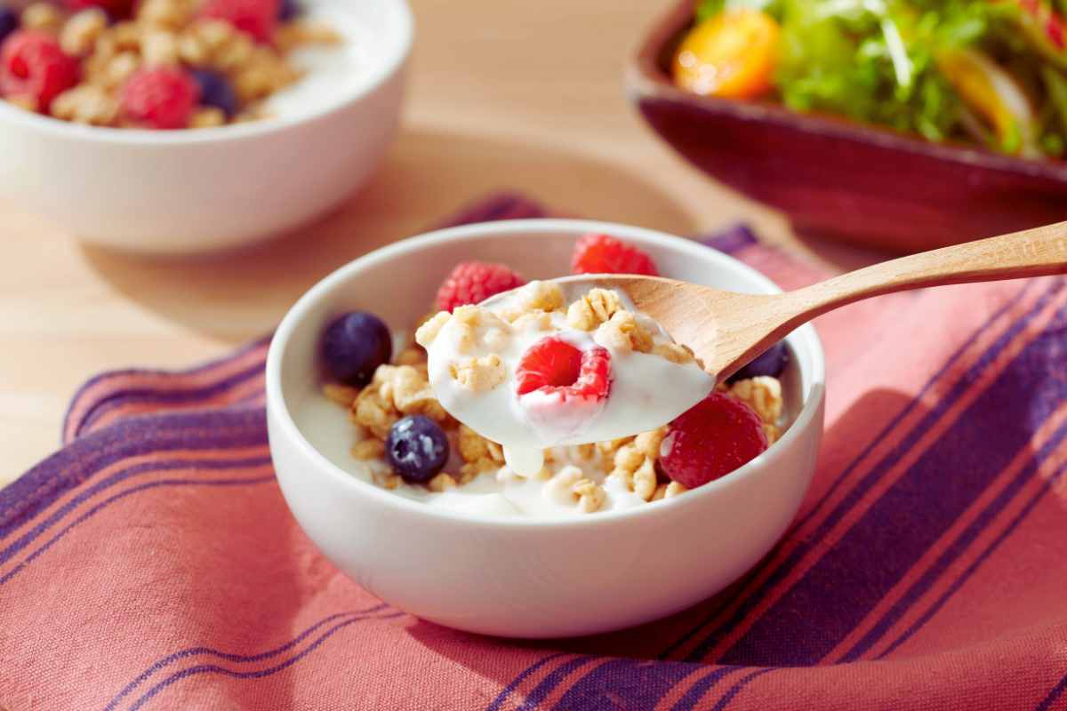Non è solo frutta: quanto zucchero c’è davvero nel tuo yogurt