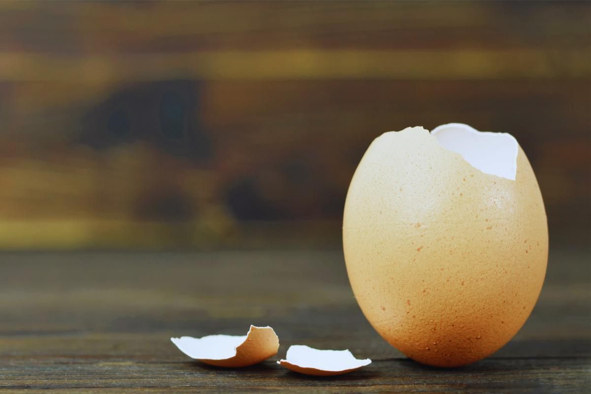 Pentole sporche o bruciate? Lo scarto che tutti buttano e che le rimette a nuovo