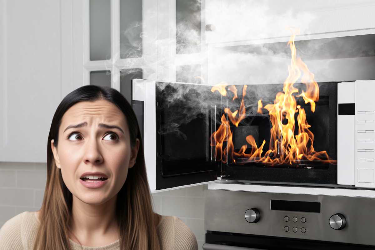microonde fuoco donna spaventata