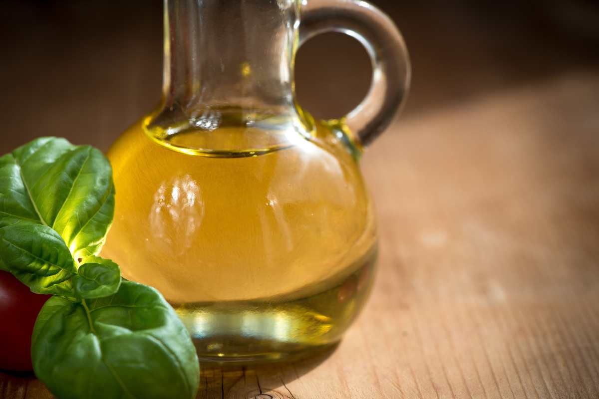 Non solo per le bottigliette d’acqua: con la legge 161 cambia tutto anche per i tappi dell’olio