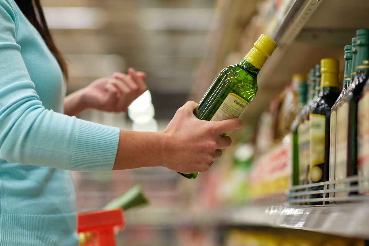 Non solo per le bottigliette d’acqua: con la legge 161 cambia tutto anche per i tappi dell’olio