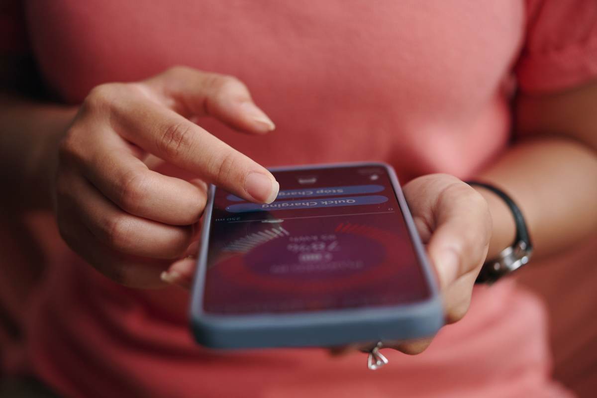 Gli errori quotidiani che scaricano la batteria dello smartphone
