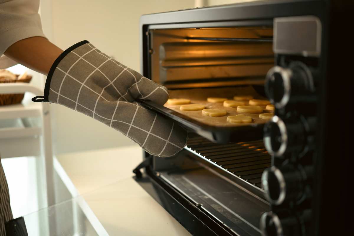 Forno, se quando apri lo sportello senti uno strano odore spegnilo subito