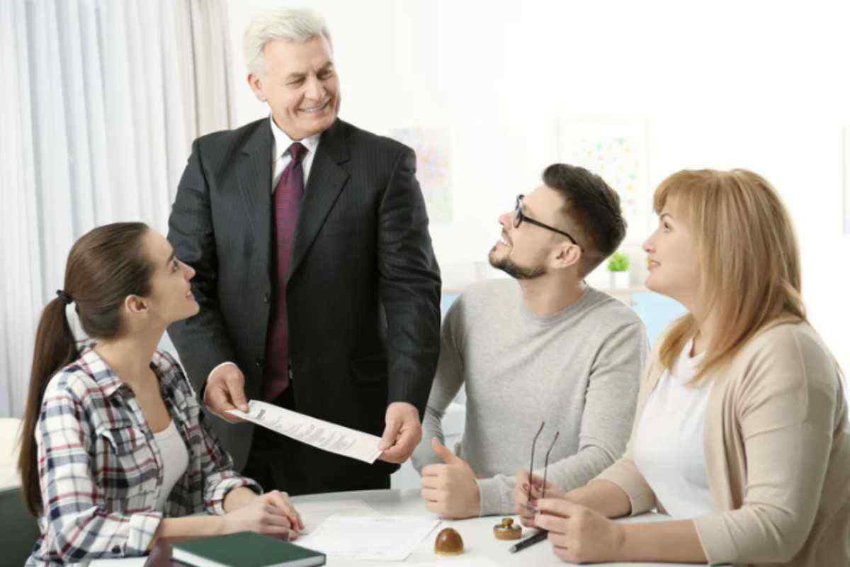 Secondo il Codice Civile italiano, chi riceve una donazione da un genitore è tenuto a prestare assistenza economica allo stesso qualora