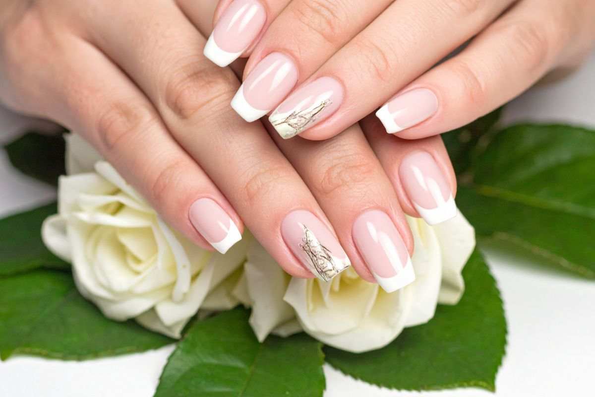 unghie french manicure colori pastello