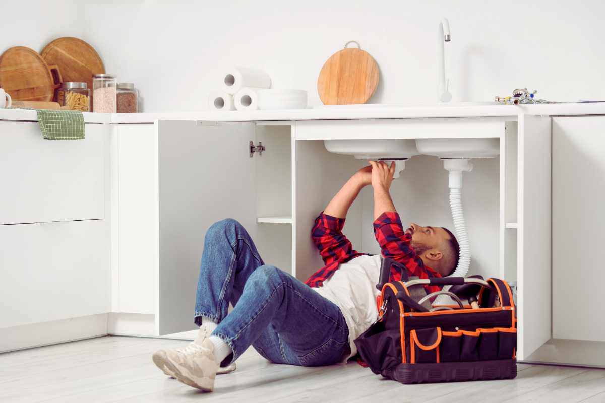 L'idraulico non te lo dirà mai: fai questo ogni sera e risparmi