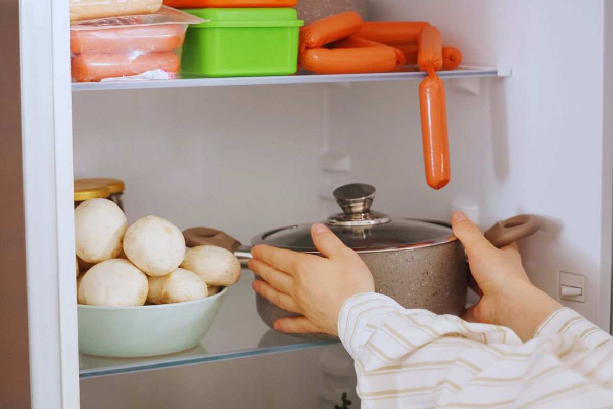 i rischi di mettere le pentole in frigo