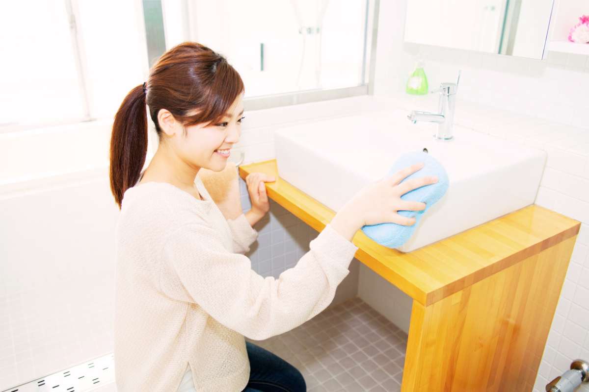 Basta passare ore a strofinare: ecco il "trucco del mobile"