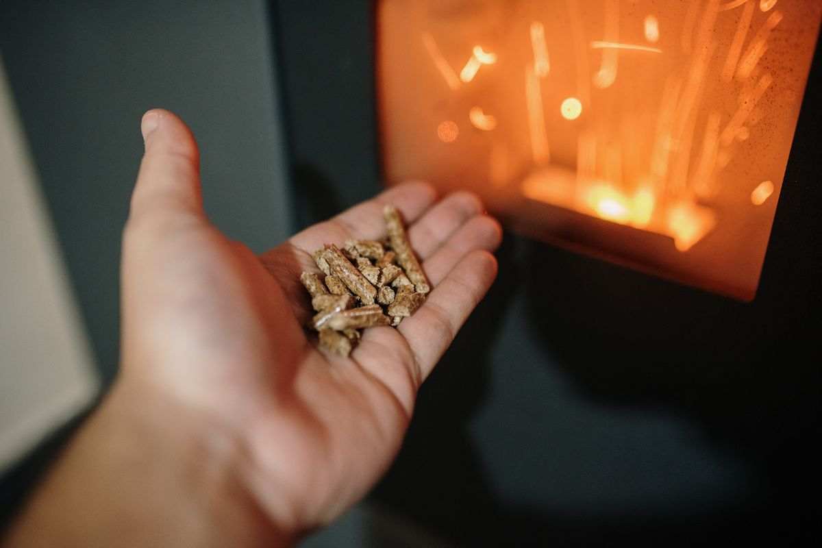 riscalda casa senza termosifone usa la stufa a pellet