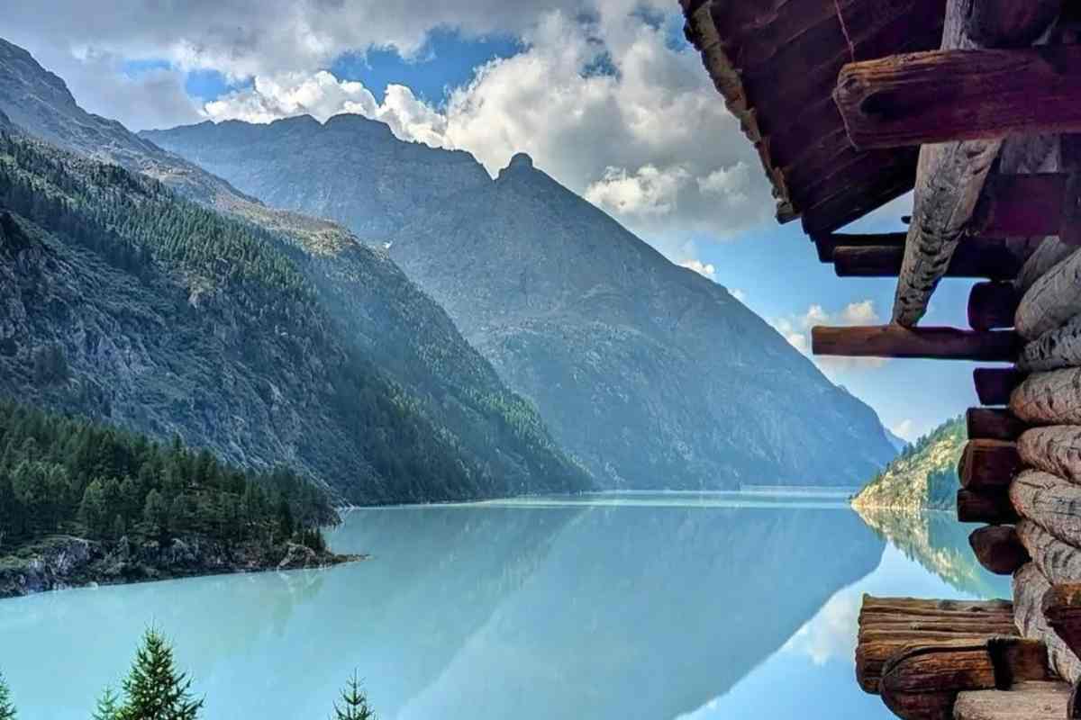 lago turchese in primavera è imperdibile