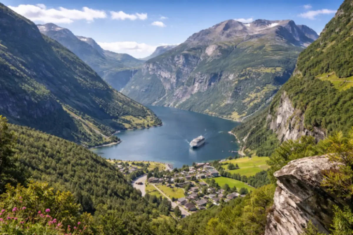 Fiordi norvegesi: il viaggio tra acqua e roccia
