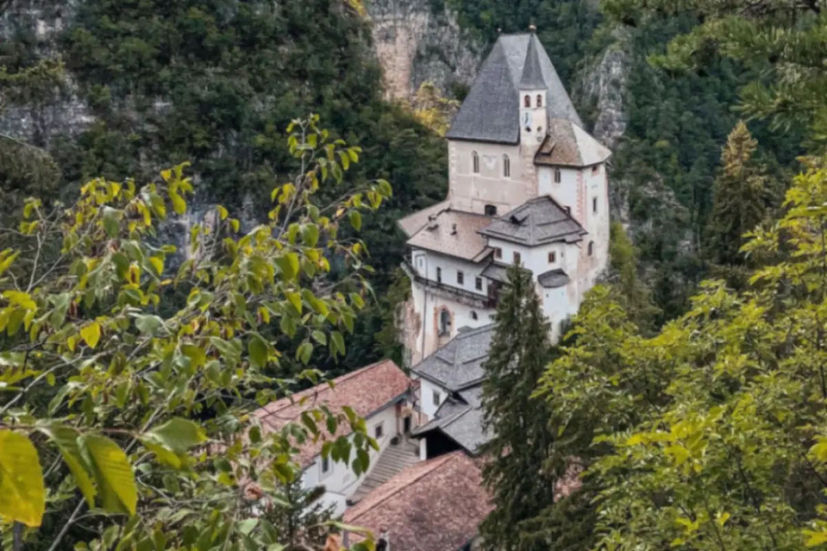 Il santuario delle 5 chiese in Trentino