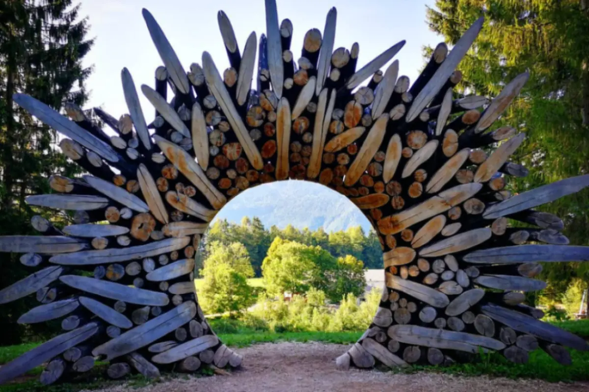 In Trentino esiste un sentiero unico tra musei installazioni e natura