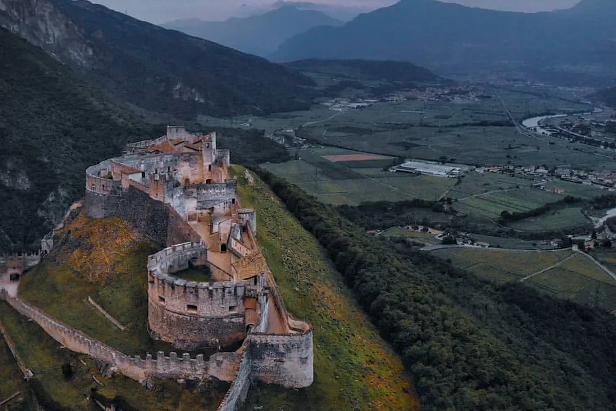 La fortezza pi grande del Trentino Castel Beseno