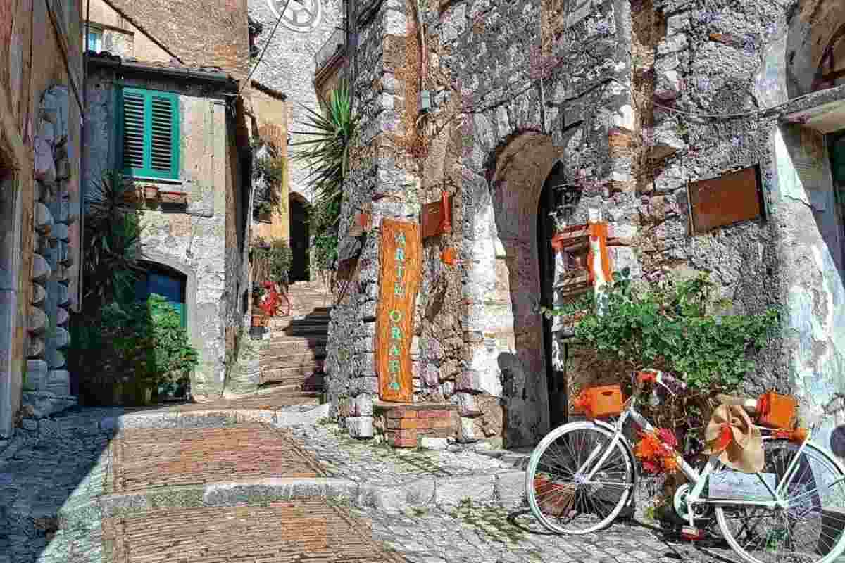 il borgo sospeso tra le nuvole